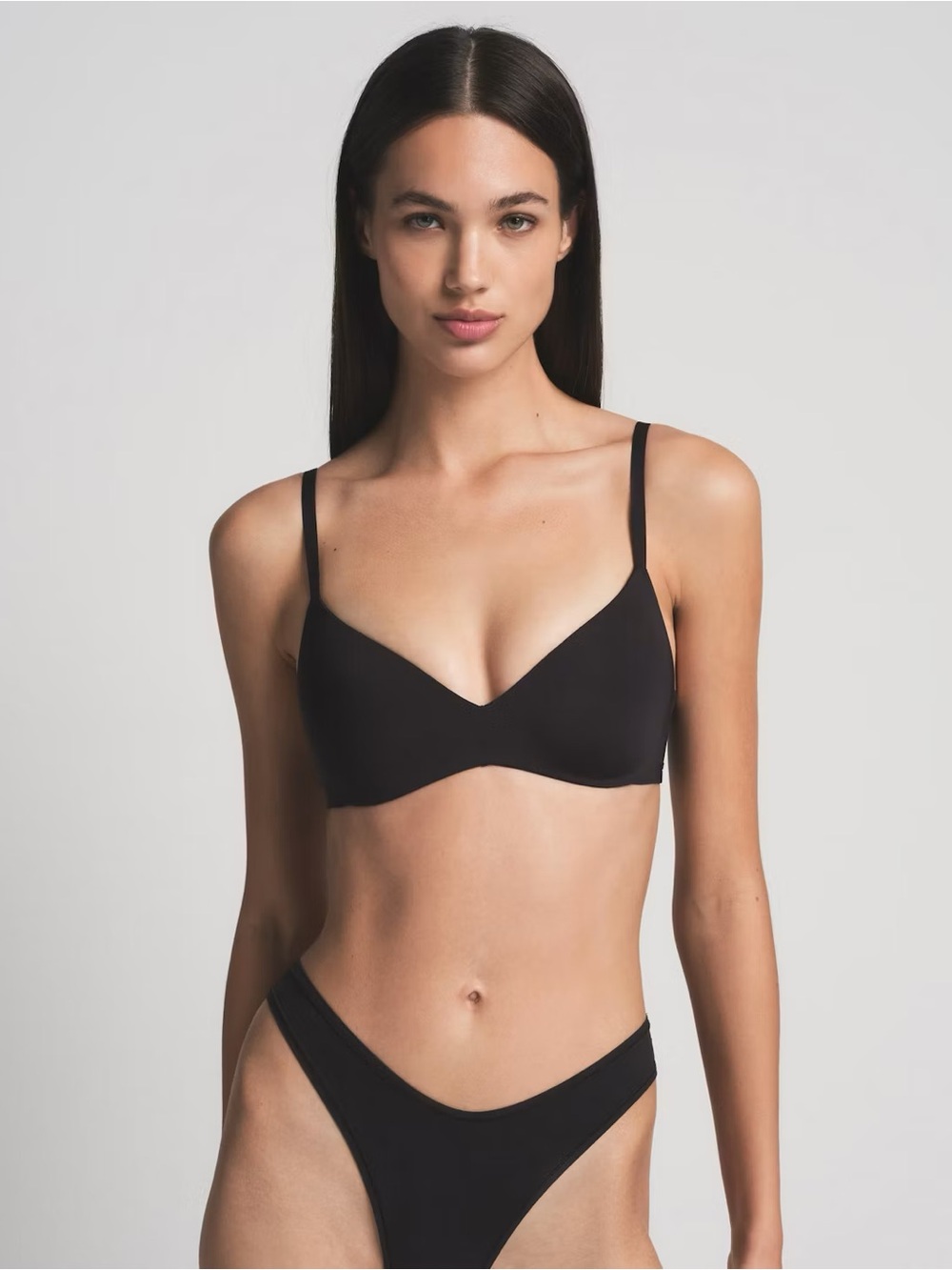 NWT SKIMS Wireless Form Push Up Plunge Bra in Black Onyx 36C & 34DD